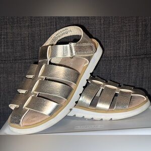 EUC Cat & Jack Baby Toddler Girl Size 9 Gold Fisherman Sandals Summer